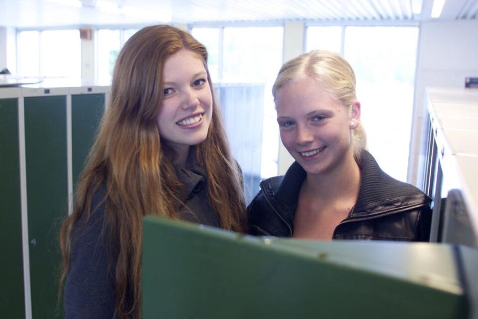 Nadja Karlsson siktar på att studera ekonomi eller juridik i Lund, medan Evelina Grenmyr vill bli tandläkare i Göteborg.