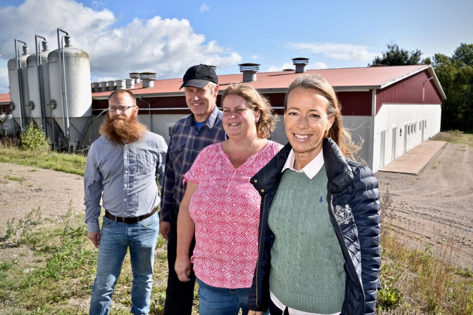 Morgan Kullberg (M), lantbrukarna Ulf och Annelie Ivarsson samt Camilla Brunberg (M) vill alla se mer närodlad mat i de kommunala verksamheterna.