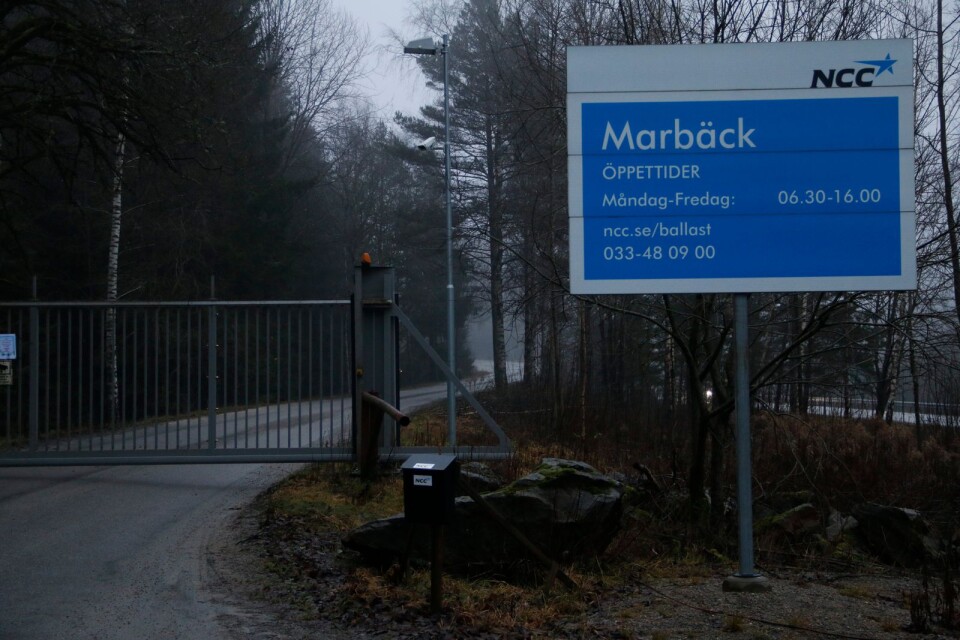 Den avlidne var anställd vid NCC:s anläggning i bergtäkten i Marbäck.