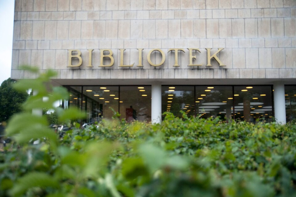 I början av mars rapporterade Smålandsposten att Veckorevyns chefredaktör Irena Pozar stoppades från att komma in på Veckorevyns hemsida av Växjö kommuns filter när hon jobbade på biblioteket i Växjö.