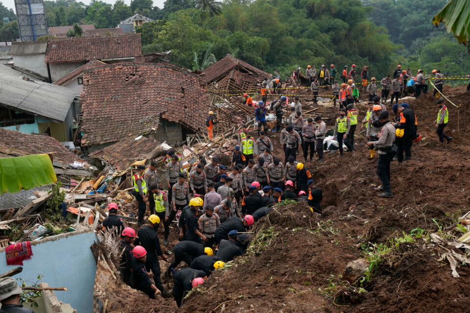 Skalvet orsakade flera stora jordskred i Cianjur med omnejd.