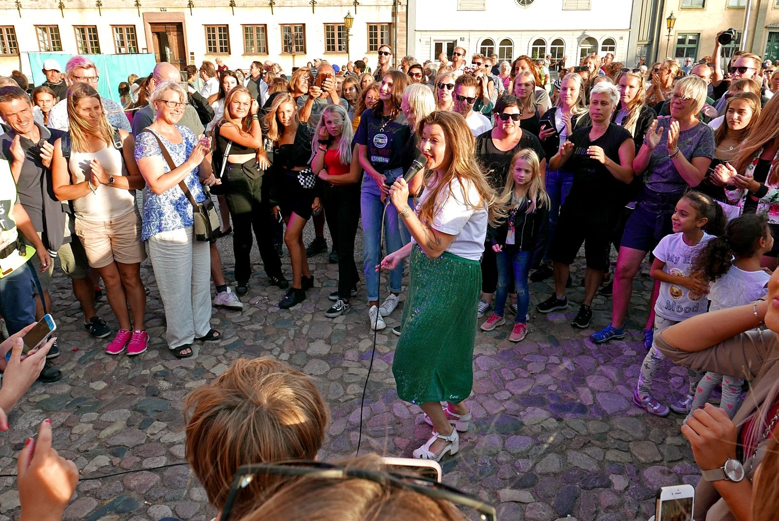 Konsert med artisten Linnea Henriksson på Stortorget