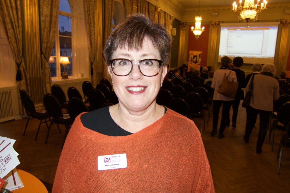 Margareta Munge, president i Zonta, berättade att även lokalt stöttas Kvinnojouren i Växjö.