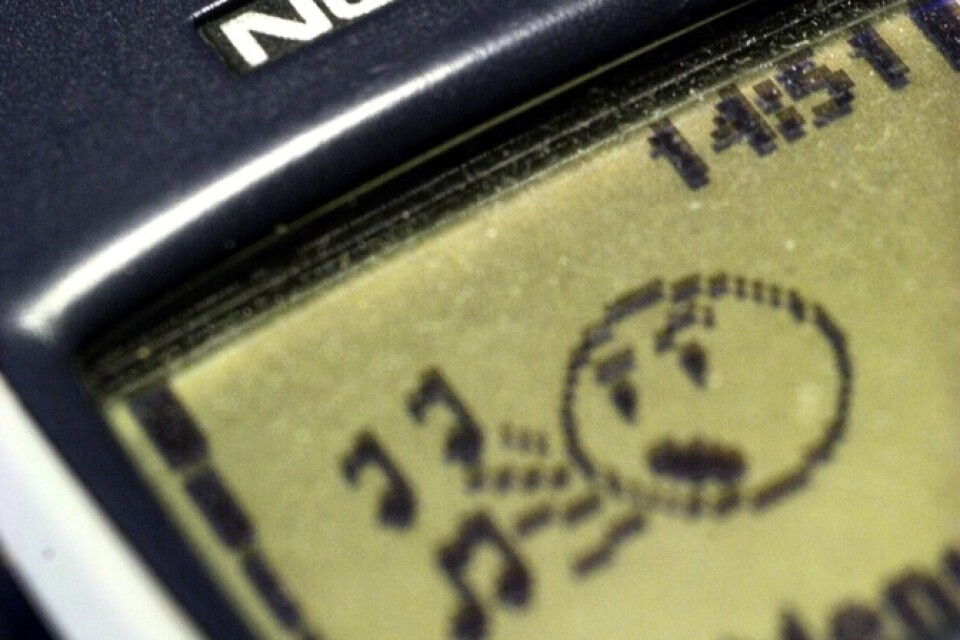 Mobiltelefonen Nokia 3310 som fick mobilanvändare över hela världen att börja spela "Snake", kom på första plats i 2004 års julförsäljning.