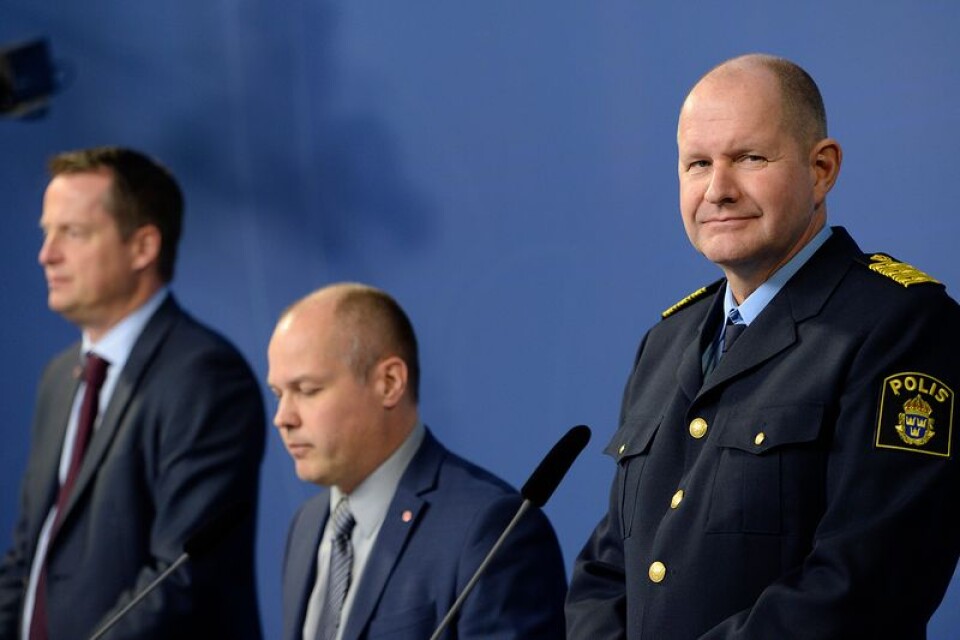 Fr v dåvarande inrikesministern Anders Ygeman, nuvarande polisansvarige justitieministern Morgan Johansson och nu sparkade rikspolischefen Dan Eliasson.