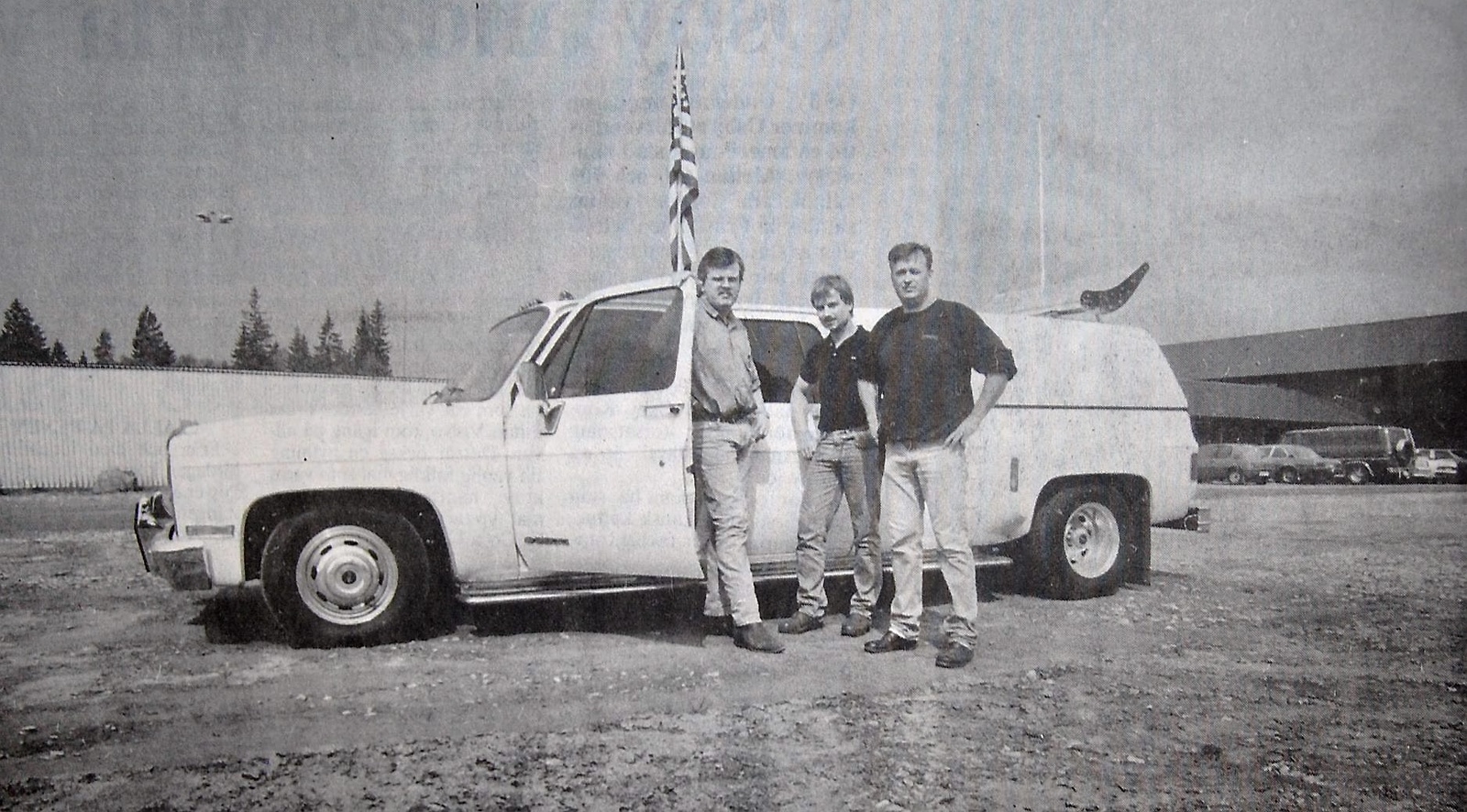 Mikael Ryberg (till vänster) kör sin bensinslukande Chevrolet skyltad ”My Toy 3”. Här tillsammans med Bosse Pedersen och Leif Svensson.
Arkiv