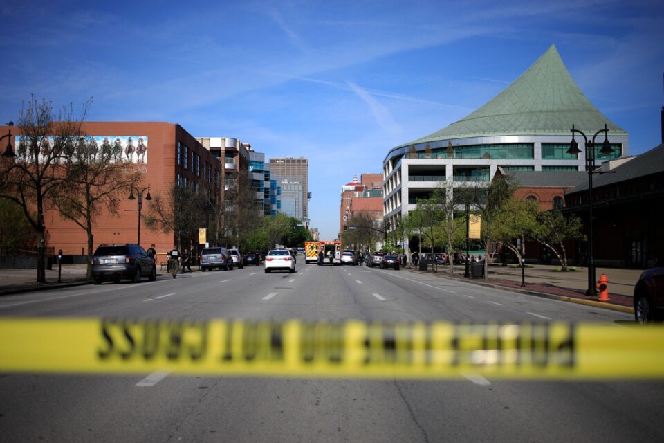 Minst fem personer dödades i ett skottdrama i Louisville i Kentucky.