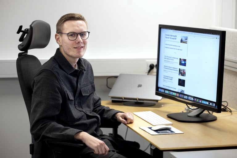 Adam, 22, ny lokalredaktör i Mönsterås – alltid drömt om att bli journalist