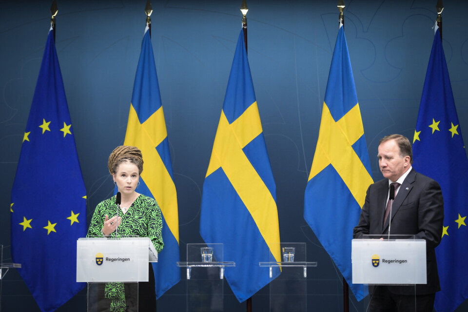 Statsminister Stefan Löfven (S) håller pressträff om coronarestriktioner tillsammans med kultur- och demokratiminister Amanda Lind (MP).