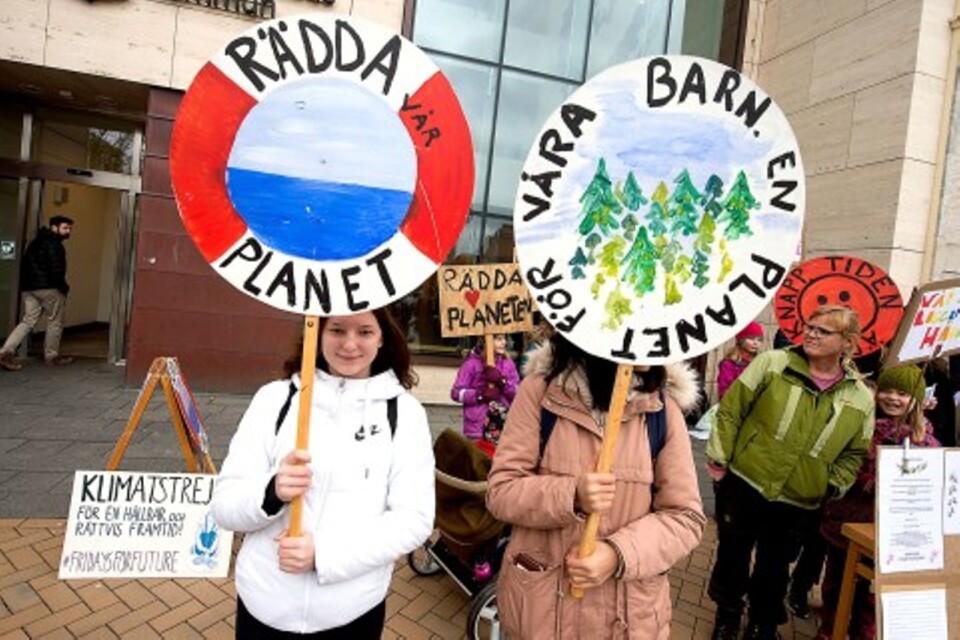Tida Nerway and Sanne Tullgren  went on strike from school for the environment and the climate.