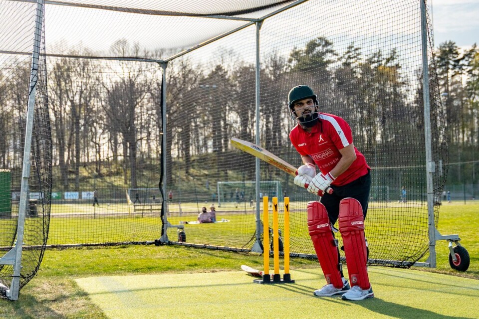 Parallellt med studier och jobb på Point Logistik spelar Farhan Muzzafar för Borås Cricket Klubb.