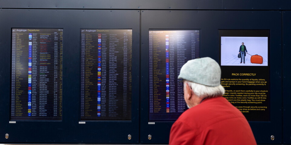 Passagerare i avgångshallen på Arlanda flygplats. Arkivbild.