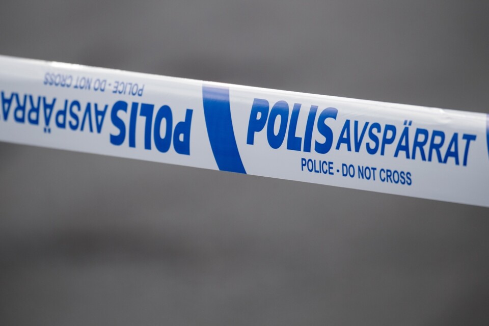Polisen fick spärra av en badplats i Eskilstuna efter att en misstänkt granat hittats i vattnet, men föremålet visade sig vara ofarligt. Arkivbild.