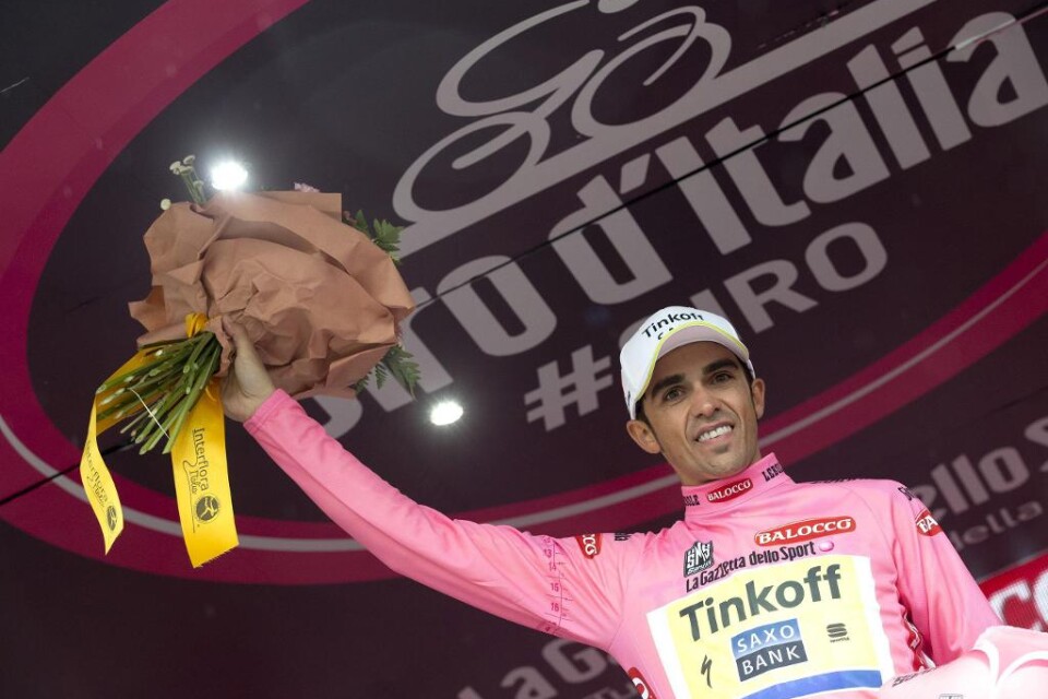 Cyklisten Alberto Contador kan på måndagen njuta av Giro d'Italias sista vilodag i fortsatt totalledning. På söndagens klättring till Madonna di Campiglio bevakade spanjoren sitt försprång till italienaren Fabio Aru, och drygade tack vare ett par bonuss