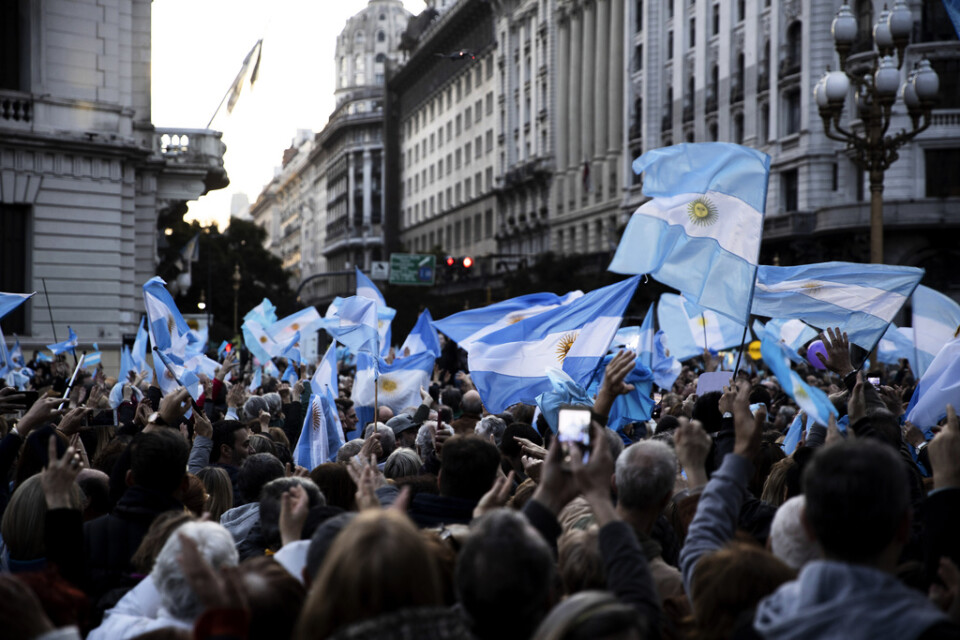 De turbulenta ekonomiska tiderna utlöser demonstrationer i Buenos Aires. På bilden en aktion till stöd för presidenten i lördags.