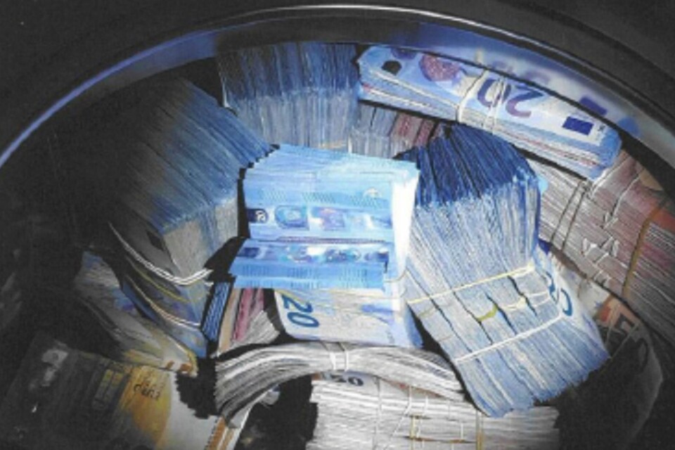 Bland annat beslagtogs stora mängder kontanter i tillslagen mot de misstänkta narkotikasmugglarna. Arkivbild.