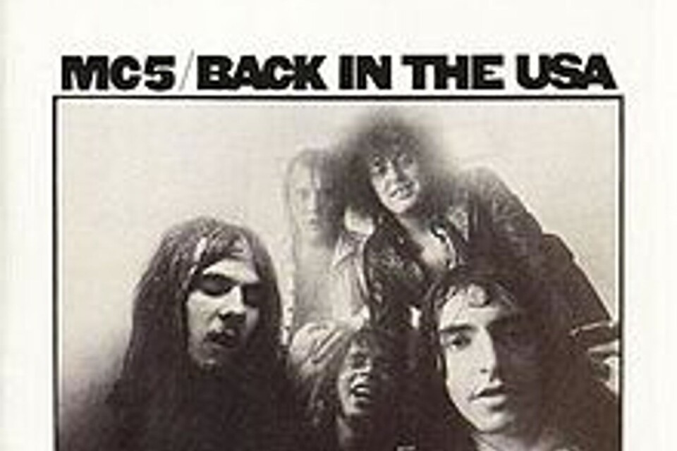 MC5: ”Back in the USA” (1970). Intervjuade Springsteenmanagern, Jon Landau, en gång. En nervös Thomas Johansson på Live Nation stod utanför och undrade varför John inte gjorde processen kort. Vi hade snöat in på MC5, ett obskyrt garagerockband som han producerat. Han berättade om omslagsbilden och erkände att han var helt grön i producentstolen. En av de plattor jag spelat mest vid sidan om Groovies ”Teenage head”.
