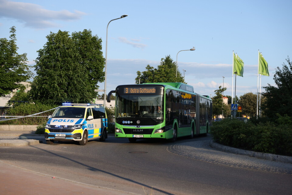 Även en buss i linjetrafik träffades vid skottlossningen i Gottsunda i Uppsala, dock inte denna buss.