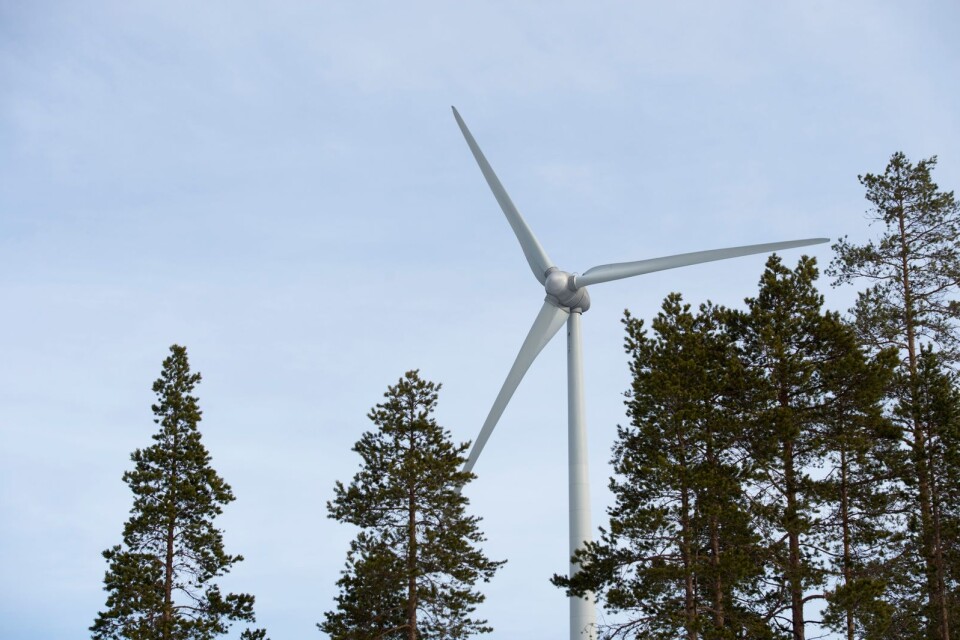Henrik Karlsson och Johan Elm är kritisk till planerna på vindkraftverk i Uråsa.