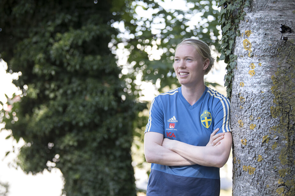 Sveriges landslagsmålvakt Hedvig Lindahl, Wolfsburg, är en av flera utlandsproffs vars matcher kommer att visas i svensk tv framöver.