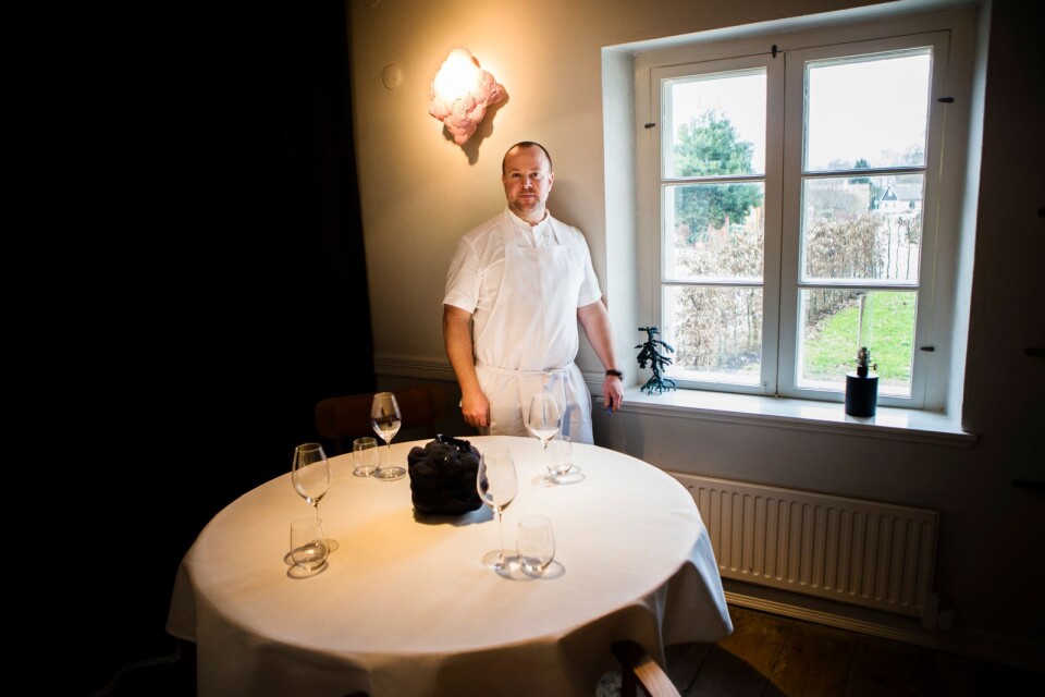 Tvåstjärniga mästerkocken Daniel Berlin på restaurangen i Skåne Tranås.