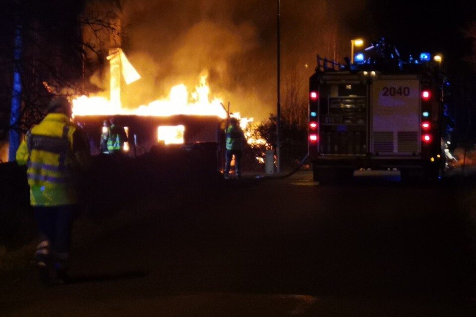 Under natten till tisdag utbröt en kraftig brand i en villa i Tjurkhult.