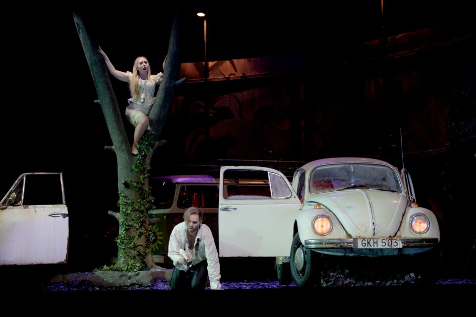 Helma (Susanna Stern) och Wolf (Carl Ackerfeldt) i Hans Gefors opera ”Parken”.