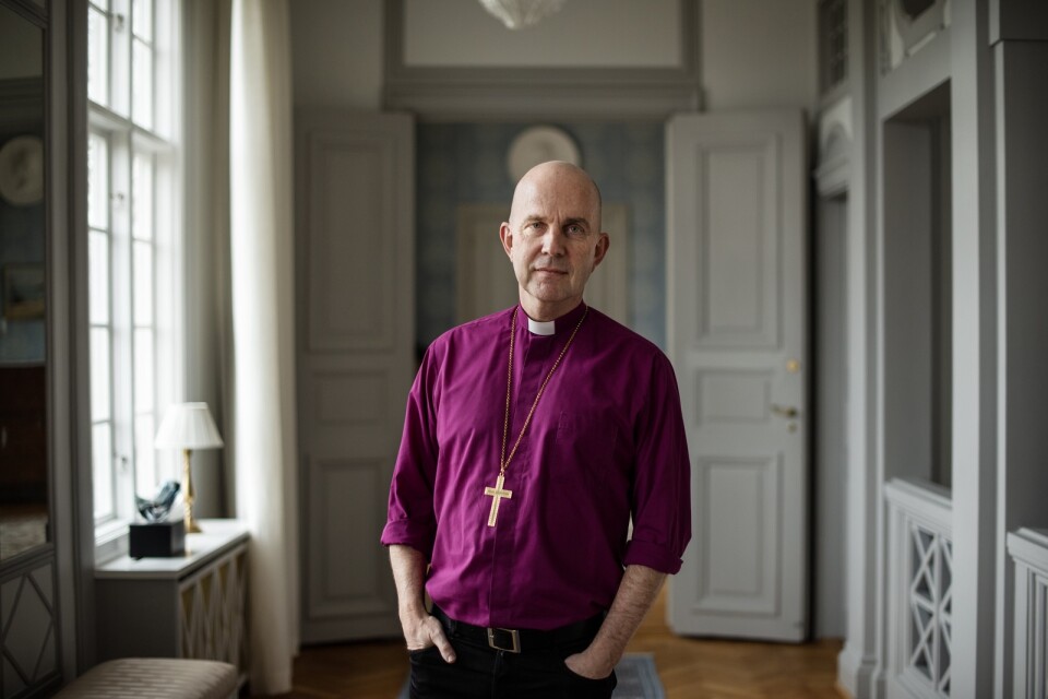 Biskop i Växjö stift, Fredrik Modéus, sällar sig till kritikerna mot informationsplikten.