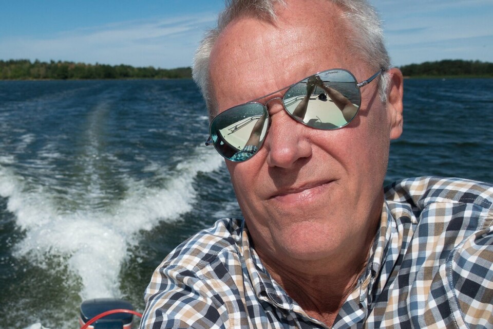 Ola Lindblom, här på väg mot Revsudden i en båt. Foto: Privat