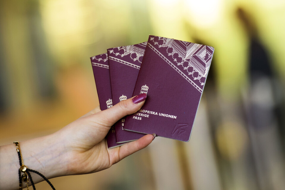 Expressen har rapporterat att den före detta lokalpolitikern erbjudit sig att mot betalning hjälpa personer på flykt att resa till Sverige från Grekland med hjälp av lånade pass. Arkivbild.