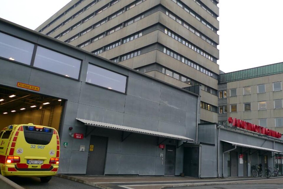 Akutmottagningen vid Skånes universitetssjukhus i Lund bör stänga för att klara sommarens brist på vårdplatser i länet. Så låter uppmaningen från Vårdförbundet, som gjort beräkningen att det saknas 2 000 sjuksköterskepass under sommaren på Skånes fem st