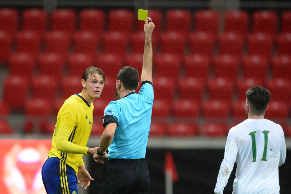 Senast Hugo Andersson spelade från start med U21-landslaget blev det förlust mot Irland med 1–3 och Hugo Andersson varnades i den 32:a minuten.