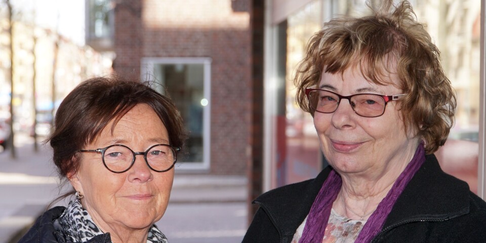 Marit Henriksson och Ingela Olausson är två sjuksköterskor som tog examen 1971. Examensklassen träffas fortfarande regelbundet för att prata gamla minnen.