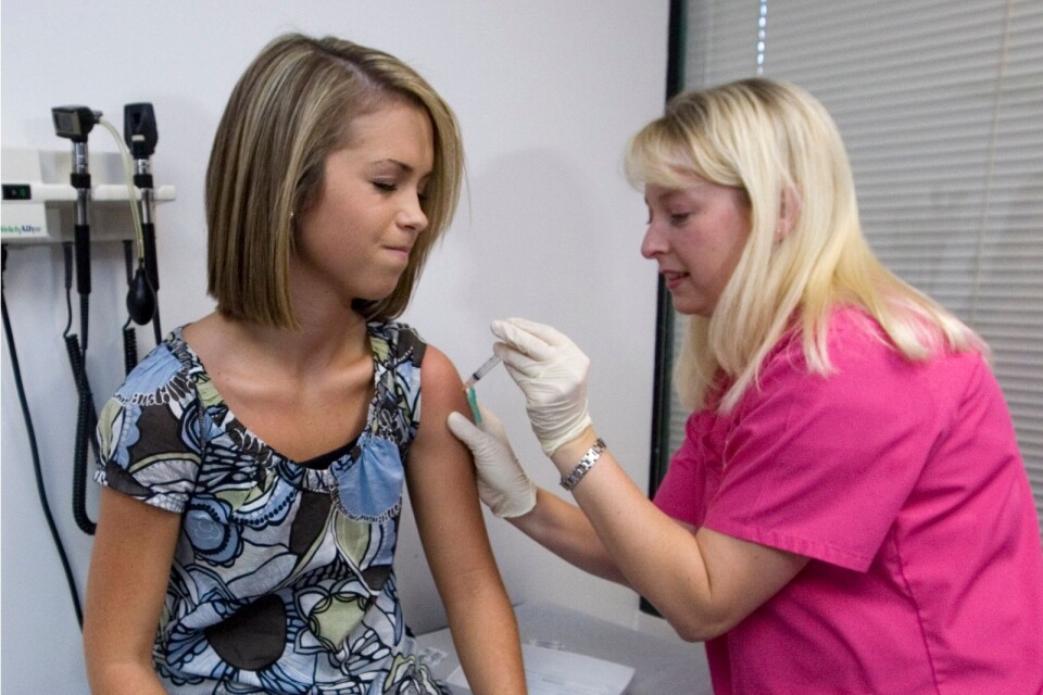 Signaturen Frågande förälder ifrågasätter nyttan med att vaccinera barn mot covid-19.