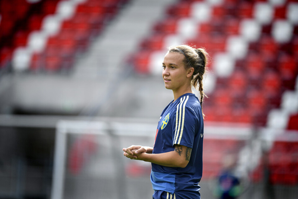 Julia Zigiotti Olme är en av de tre spelarna med förnamnet Julia som hoppas får ersätta Caroline Seger och Elin Rubensson på landslagets mittfält mot Ungern.