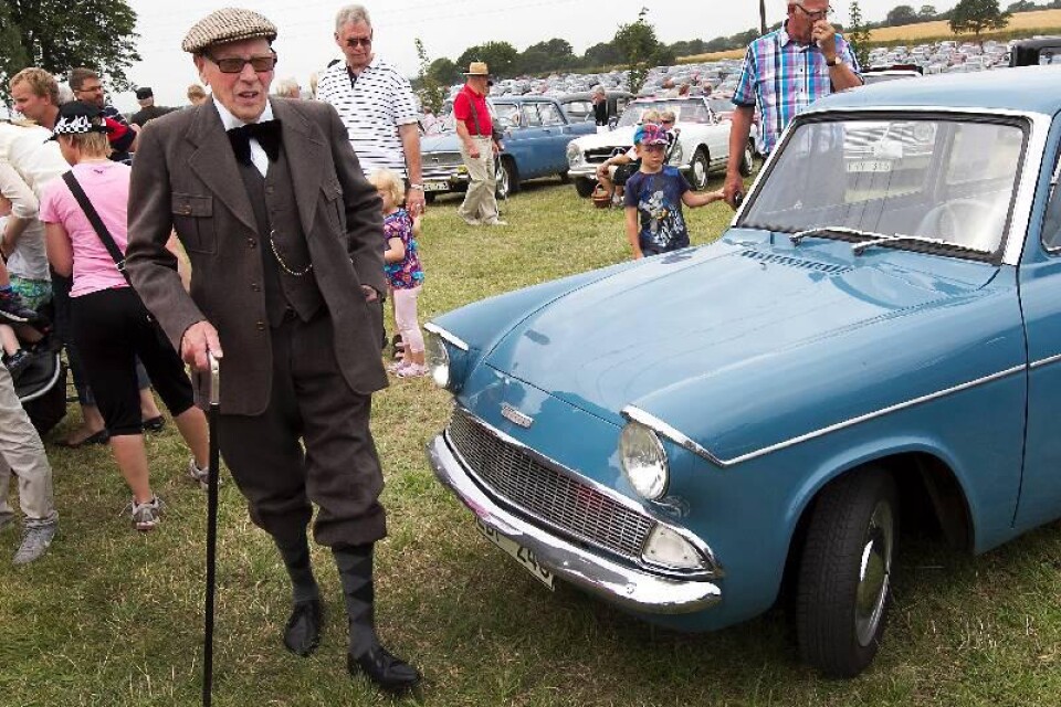 Harry Bendroth, 85 år, har en Ford Anglia som han rustat upp. ”Den stod på min loge i 20 år. Och när jag tog ut den var det en rosthög. Men nu är den fixad och jag använder den som sommarbil.”
