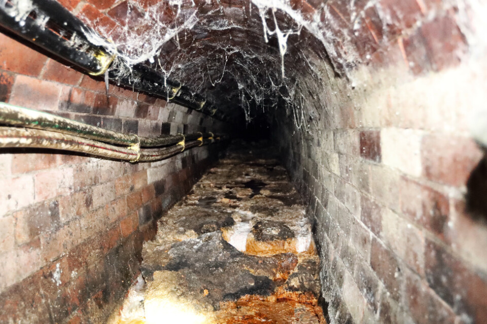 Fettberg är inte en helt ovanlig företeelse i brittiska kloaksystem. Här syns ett fettberg som upptäcktes i en kloak i Westminster i London 2017. Arkivbild.