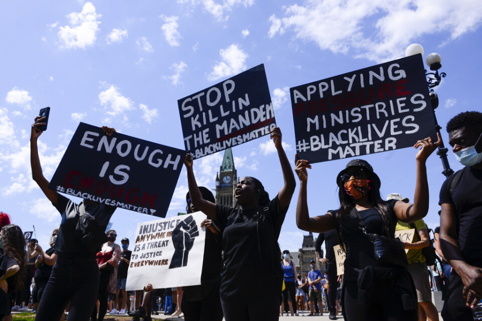 Protest mot rasism och mot polisingripandet mot den svarte amerikanen George Floyd, i Kanadas huvudstad Ottawa i juni.