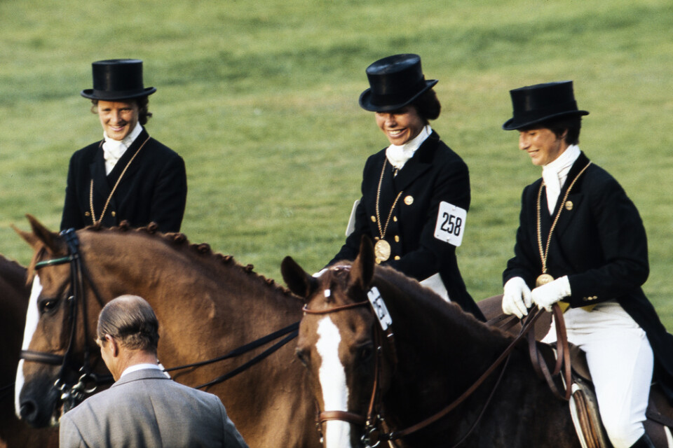 Det svenska bronslaget i dressyr vid OS i München 1972: Maud von Rosen på Lucky Boy, Ninna Swaab/Casanova och Ulla Håkanson/Ajax. Arkivbild.