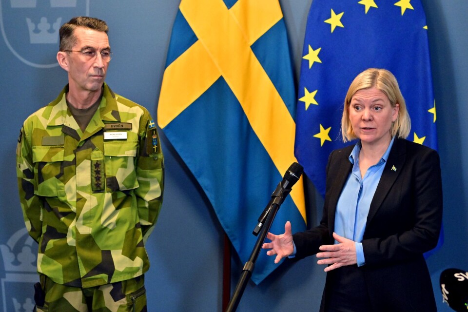 Överbefälhavare Micael Bydén och statsminister Magdalena Andersson (S).
