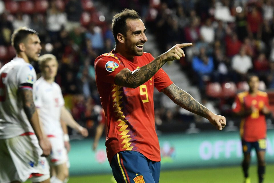 Paco Alcacer jublar efter ett spanskt mål.