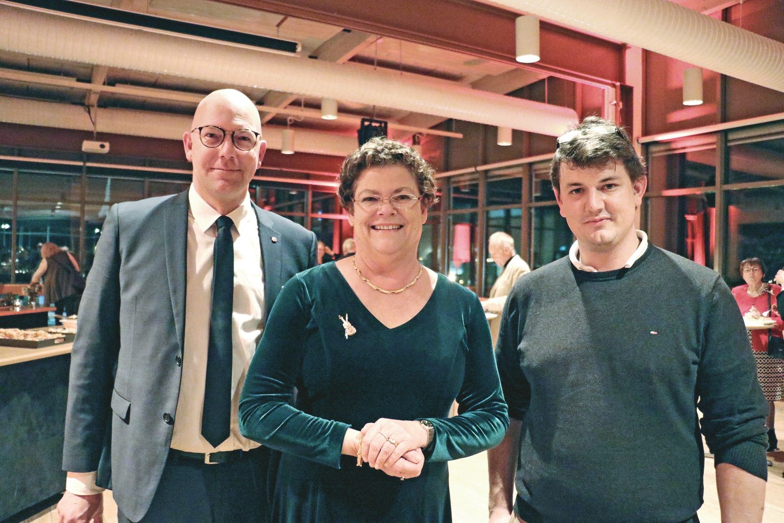 Peter Högberg, ordförande Länsmusiken, Ingrid Marmberg, länsmusikchef och Zéphyrin Rey-Bellet, orkesterchef välkomnade gästerna till glasverandan.