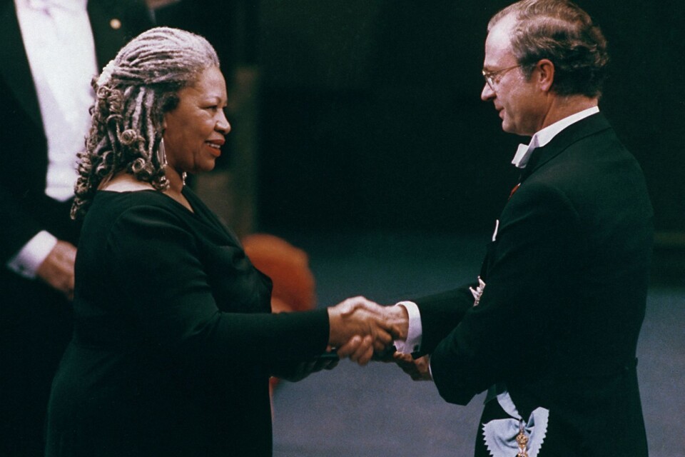 Författaren Toni Morrison, USA, tar emot Nobelpriset i litteratur den 10 december 1993.