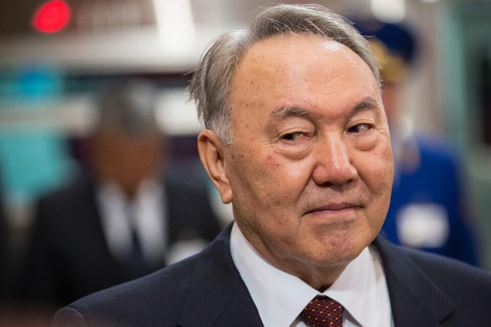 Vallokalerna har öppnat i Kazakstan för ett presidentval. Bedömare anser att utgången är given på förhand: promenadseger för sittande presidenten Nursultan Nazarbajev. 74-åringen har styrt landet på ett auktoritärt vis sedan självständigheten 1991, efte