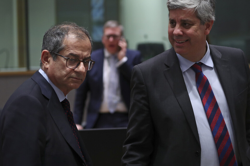 Italiens finansminister Giovanni Tria tillsammans med eurogruppens mötesordföranden, Portugals finansminister Mario Centeno, vid ett möte i Bryssel i våras. Arkivfoto.