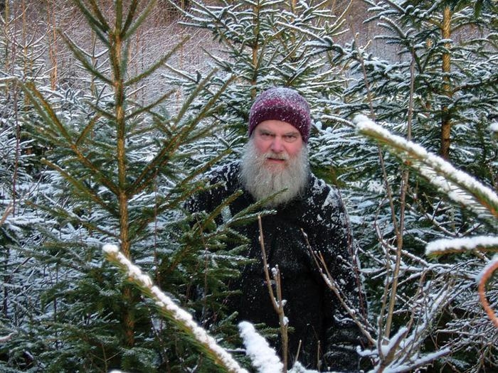 Jörgen Påborn hittade den här tomten i skogarna kring Murum strax innan jul när han letade efter julgran. Han är hemmahörande i Bäsna i Dalarna så nu vet vi var tomten bor!