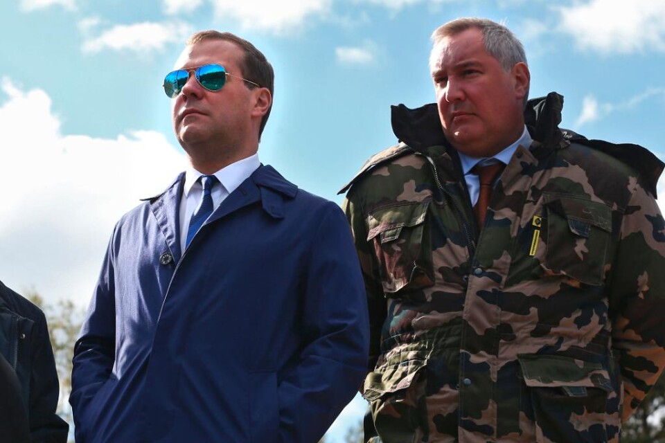 Norska UD har bett ryska myndigheterna om en förklaring till varför Rysslands biträdande premiärminister Dmitrij Rogozin har rest till Svalbard. Rogozin är en av de ryssar som står på EU:s och Norges (som inte är medlem i EU) lista över personer som int