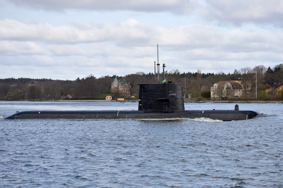 En svensk ubåt av Gotlandsklassen på väg ut från Stockholm på måndagsförmiddagen.