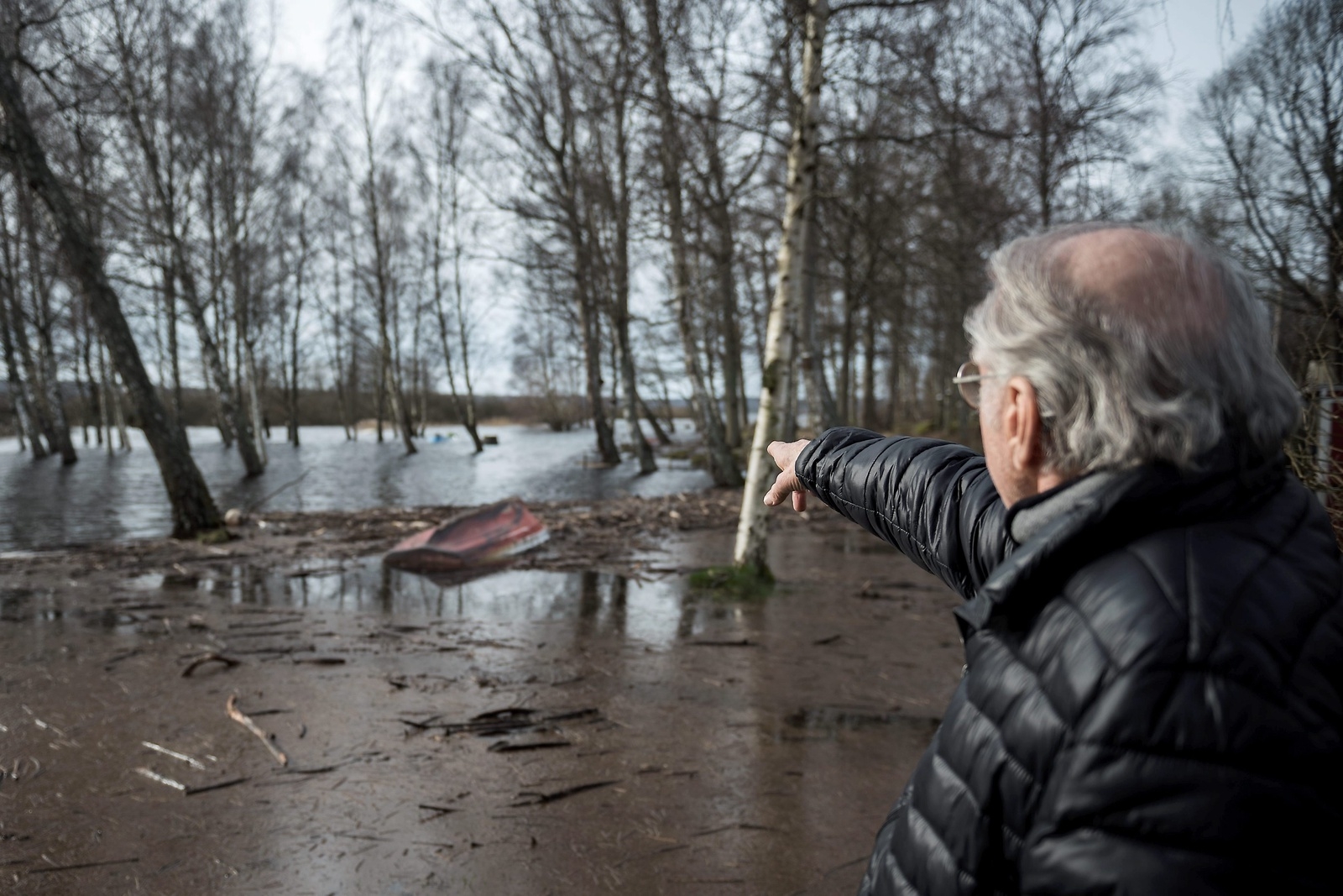 Arne Bengtsson bor vid Finjasjön men är inte orolig för översvämningarna.