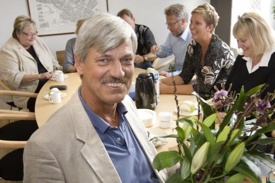 Simrishamnsreportern Pontus Persson avtackades i går med blommor, presenter och varma ord från kollegorna. "Jag är jätteglad. Det här känns kanonbra!" förkunnade han själv.